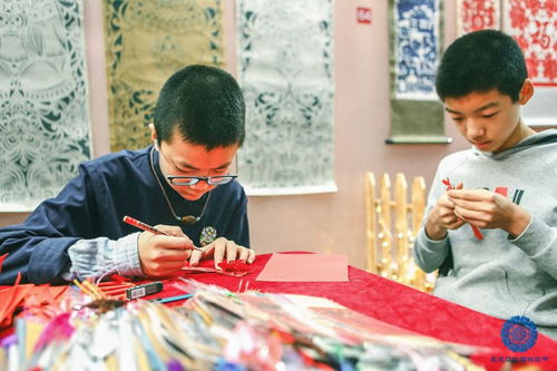 走進(jìn)非遺 剪紙 樺樹皮畫 麥秸畫 手工布藝 黑陶 烙畫葫蘆 走進(jìn)冰雪非遺節(jié)特色 傳承 展區(qū)